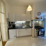 Tomas Surf Shelter Apartment Lisbon