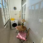 Tomas Surf Shelter Apartment *