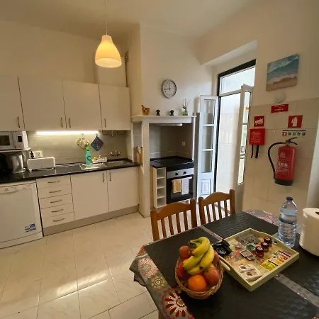 Tomas Surf Shelter Lizbona